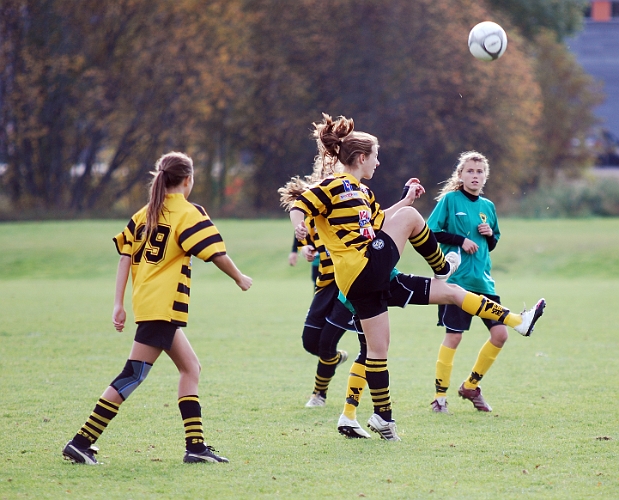 2010_1003_03.JPG - Södra låg på från start i matchen